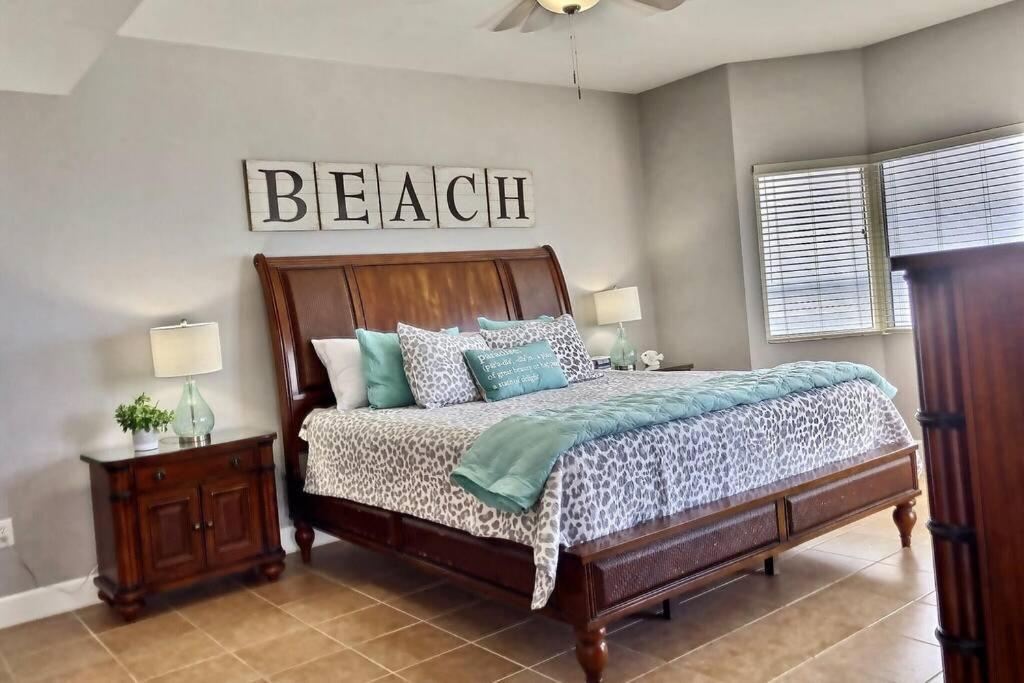 Happy Ours 2200 Sq Ft Corner Beachfront Sleeps 12 Apartment Panama City Beach Exterior photo